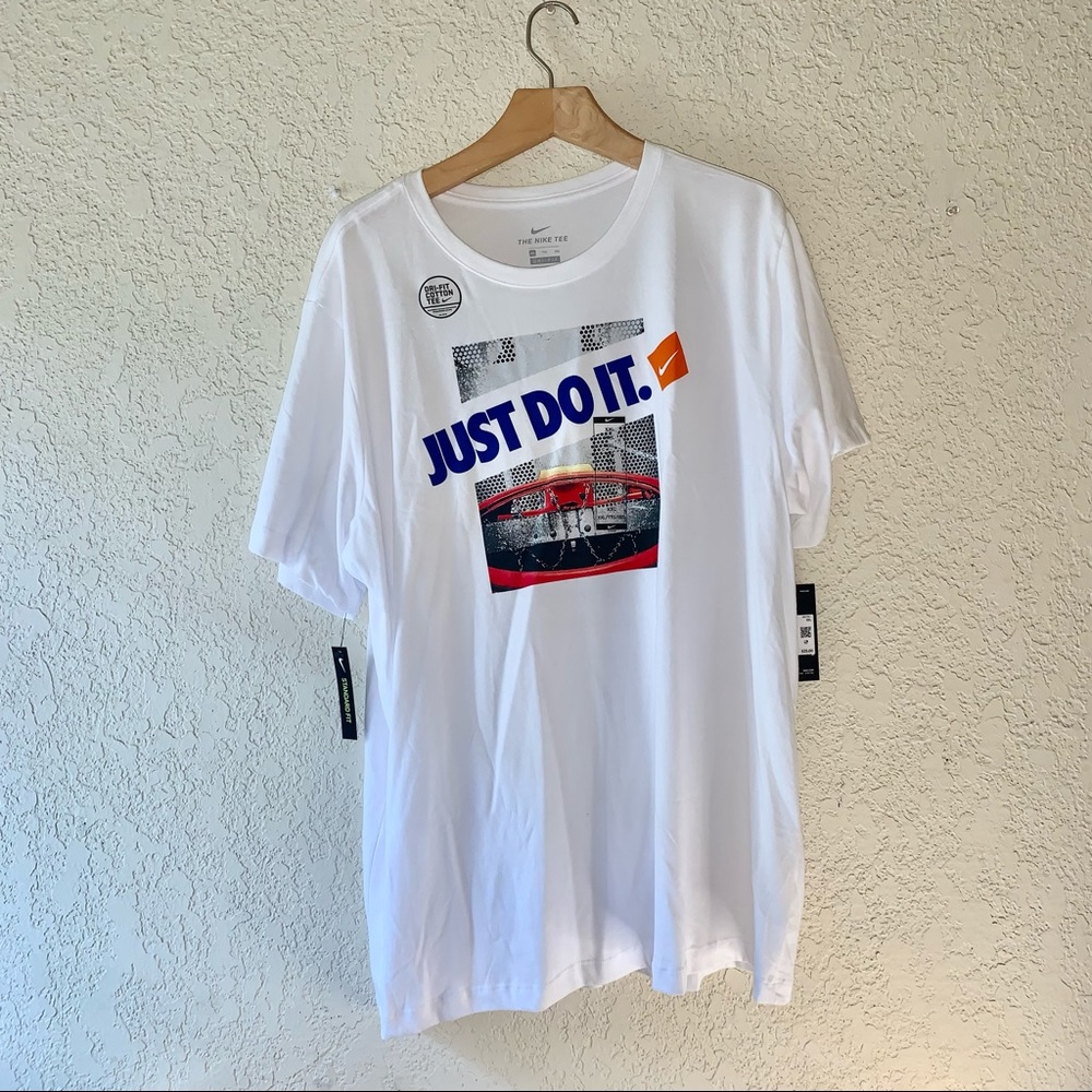 Standard fit Nike t shirt size 2XL